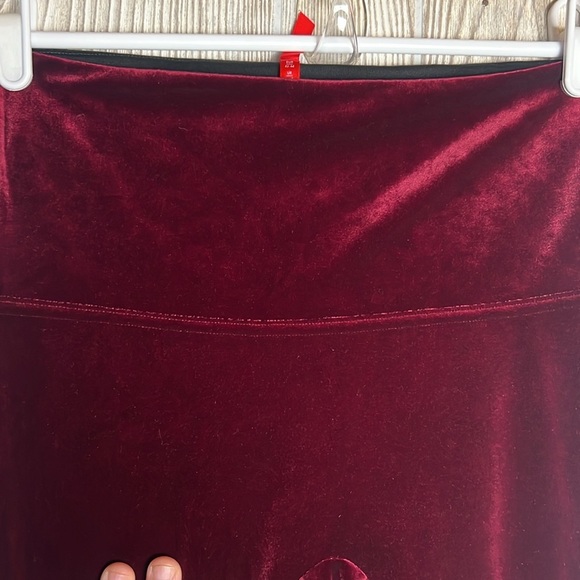 Spanx Women's Velvet Leggings-Size Large -Rich Burgundy - Picture 2 of 5